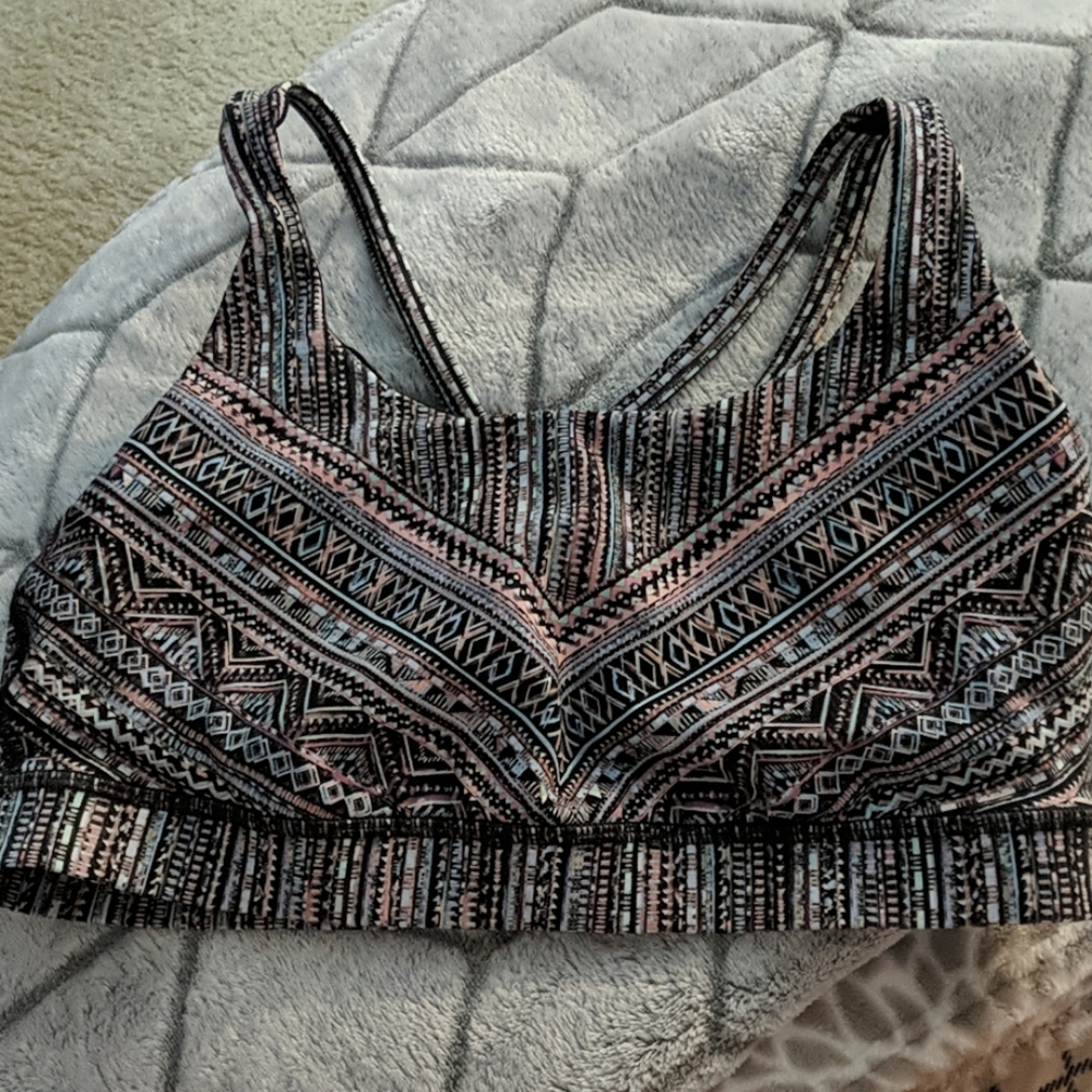 Lululemon free to be sports bra